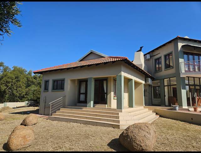 4 BEDROOM HOUSE SOLD IN LEEUWFONTEIN ESTATE